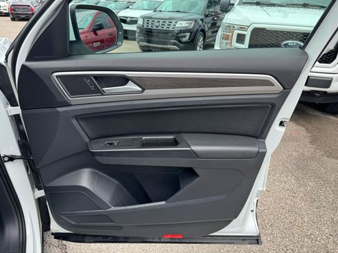 Used 2020 Volkswagen Atlas SE w/ Panoramic Sunroof Package FWD image 18