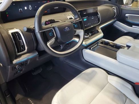 Certified 2025 Ford Expedition Platinum image 10