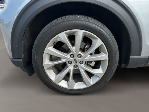 Used 2022 Ford Explorer Platinum w/ Equipment Group 601A RWD image 9