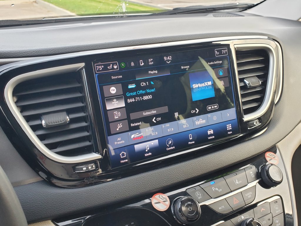 Used 2024 Chrysler Pacifica Touring-L FWD image 30