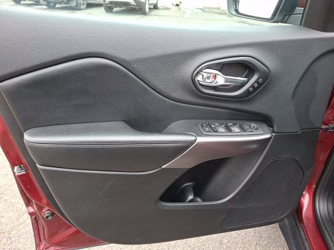 Used 2019 Jeep Cherokee Limited image 13