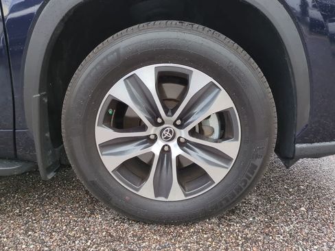 Used 2023 Toyota Highlander XLE FWD image 10