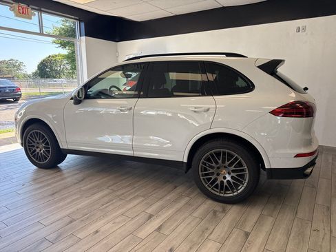 Used 2017 Porsche Cayenne Platinum Edition AWD/4WD image 5