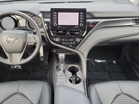 Used 2023 Toyota Camry SE image 14