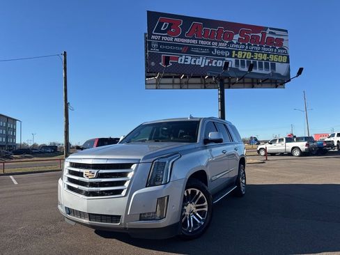 Used 2019 Cadillac Escalade 4WD image 3