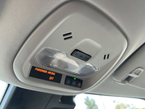 Used 2025 Chevrolet Trax LT FWD image 25