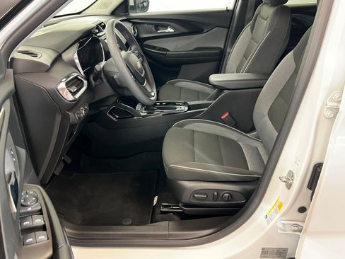 Used 2023 Chevrolet TrailBlazer LT FWD image 18