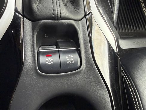 Used 2020 Toyota Corolla XLE FWD image 25