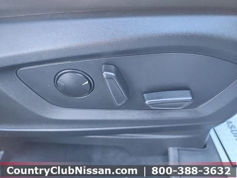 Used 2022 Ford Explorer XLT w/ Equipment Group 202A image 31