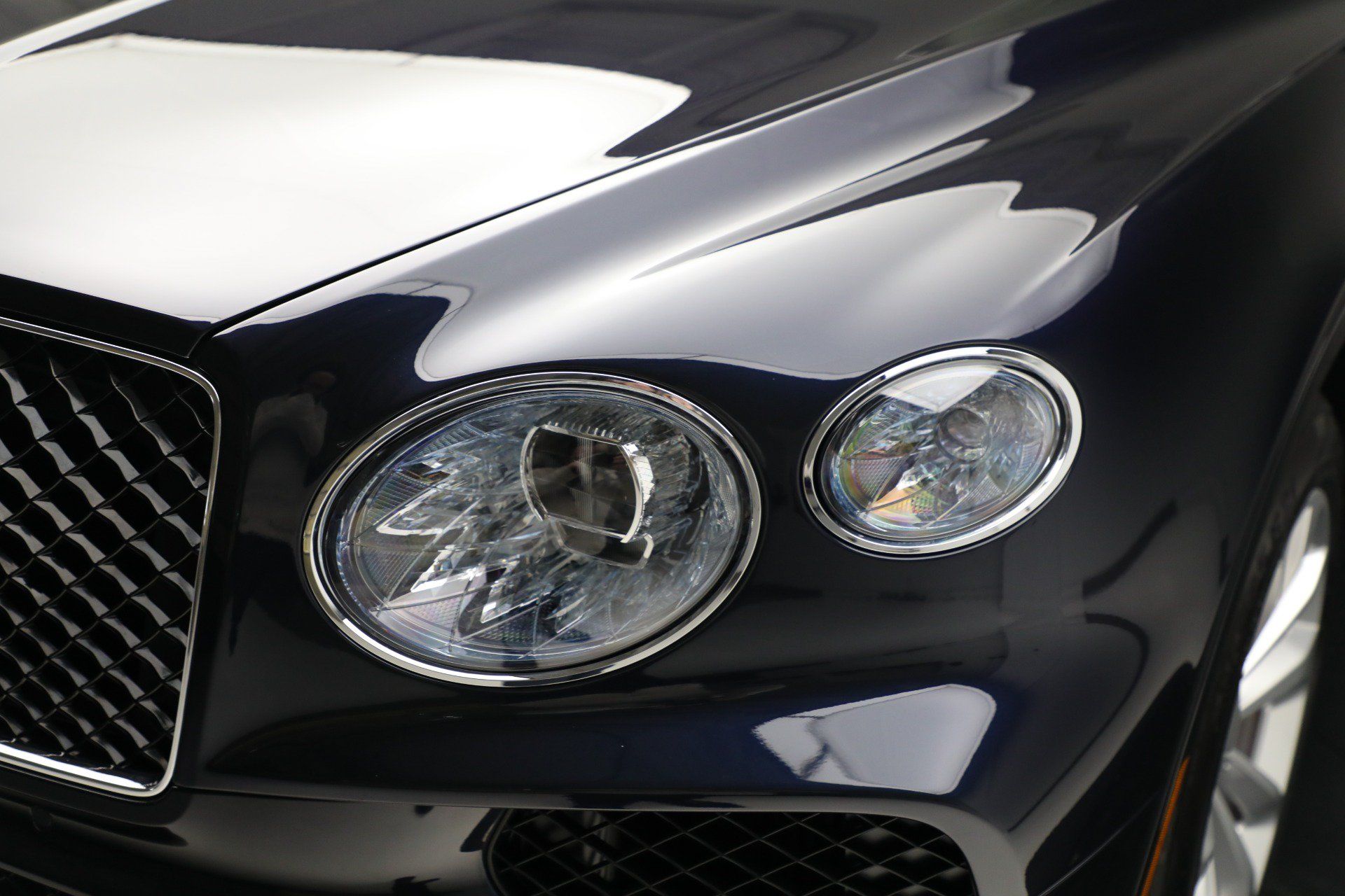 Used 2024 Bentley Bentayga Extended Wheelbase AWD/4WD image 41