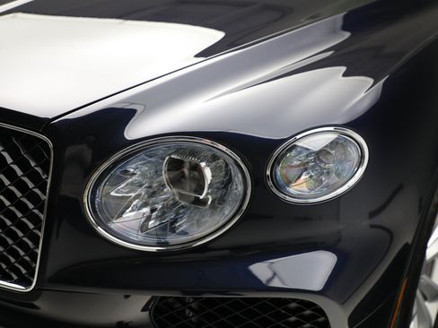 Used 2024 Bentley Bentayga Extended Wheelbase AWD/4WD image 41