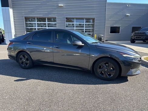 Used 2022 Hyundai Elantra SEL FWD image 3