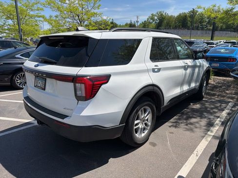 Used 2026 Ford Explorer Active AWD/4WD image 4