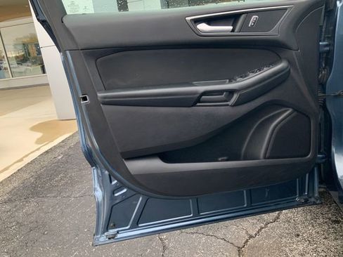 Used 2019 Ford Edge SE FWD image 14