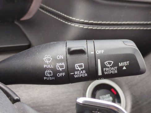 Used 2023 Jeep Grand Cherokee Limited w/ Luxury Tech Group II image 32