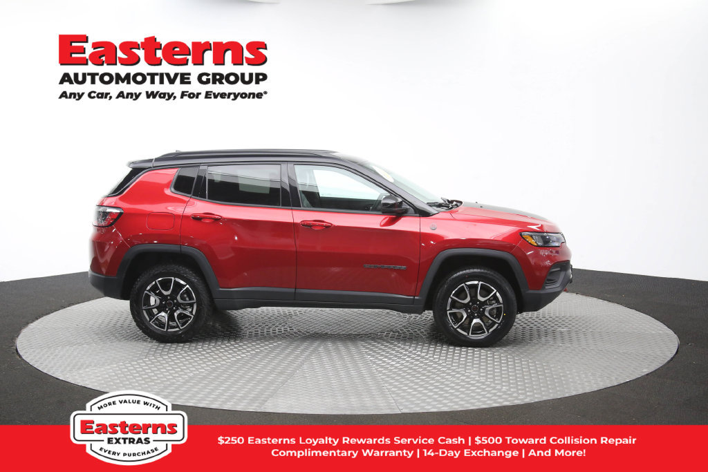 Used 2025 Jeep Compass Trailhawk AWD/4WD image 47