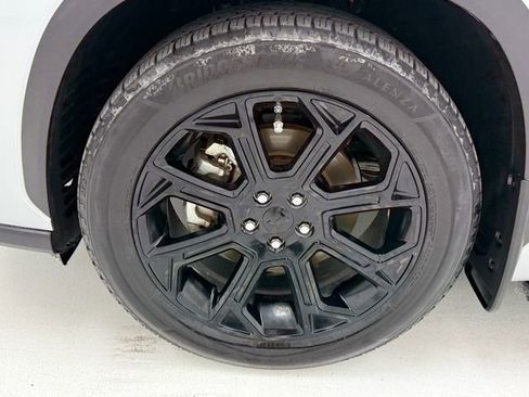 Used 2022 Toyota Highlander LE FWD image 7