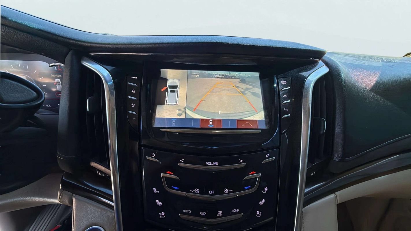Used 2018 Cadillac Escalade Luxury AWD/4WD image 10
