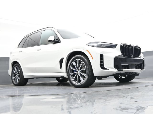 Used 2024 BMW X5 xDrive40i w/ M Sport Package AWD/4WD image 32