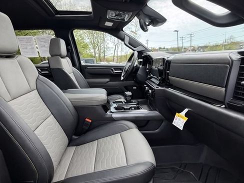 Used 2022 Chevrolet Silverado 1500 ZR2 w/ Technology Package AWD/4WD image 12
