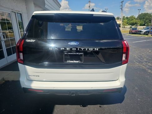 Used 2025 Ford Expedition Active AWD/4WD image 5