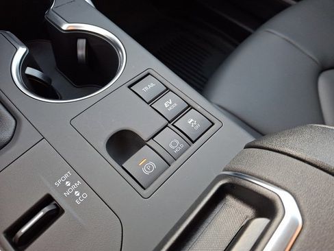 New 2026 Toyota Highlander XLE image 18