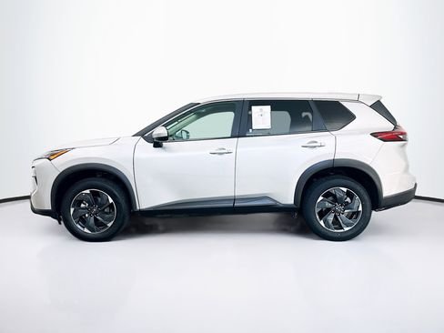 Used 2025 Nissan Rogue SV image 4