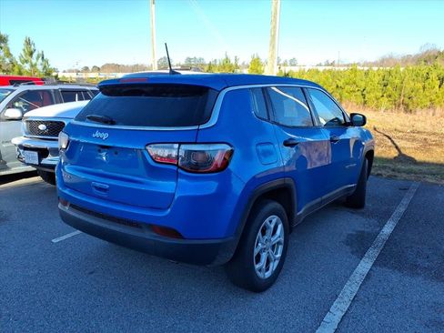 Used 2024 Jeep Compass Sport image 3