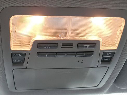 Used 2018 Toyota Highlander XLE image 27