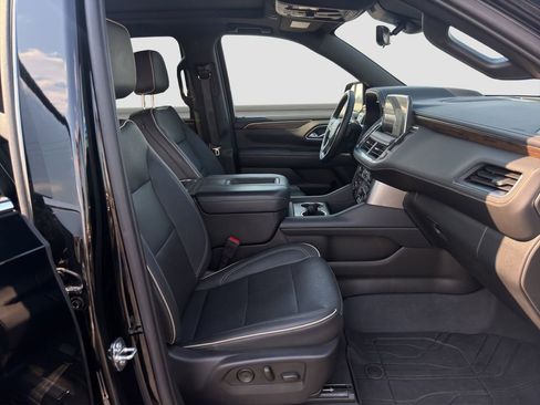 Used 2023 Chevrolet Suburban Premier image 18