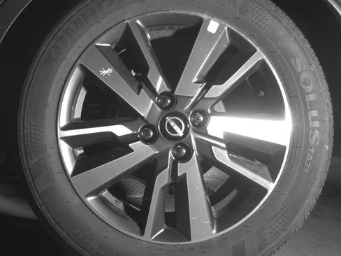 Used 2025 Nissan Versa SV FWD image 14