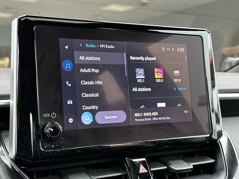 Used 2023 Toyota Corolla SE image 18