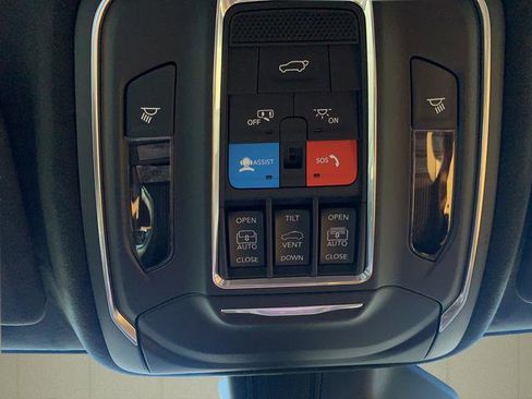 New 2025 Jeep Grand Cherokee Summit image 39