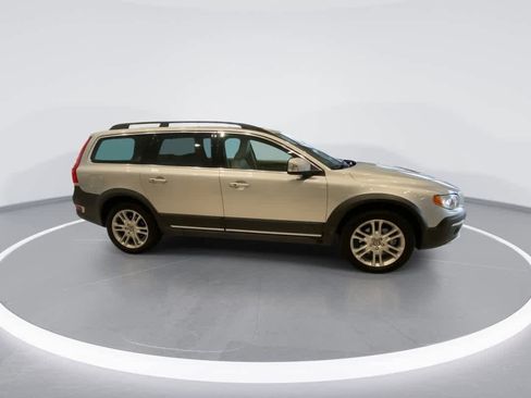 Used 2016 Volvo XC70 T5 Premier w/ Proximity Package image 9