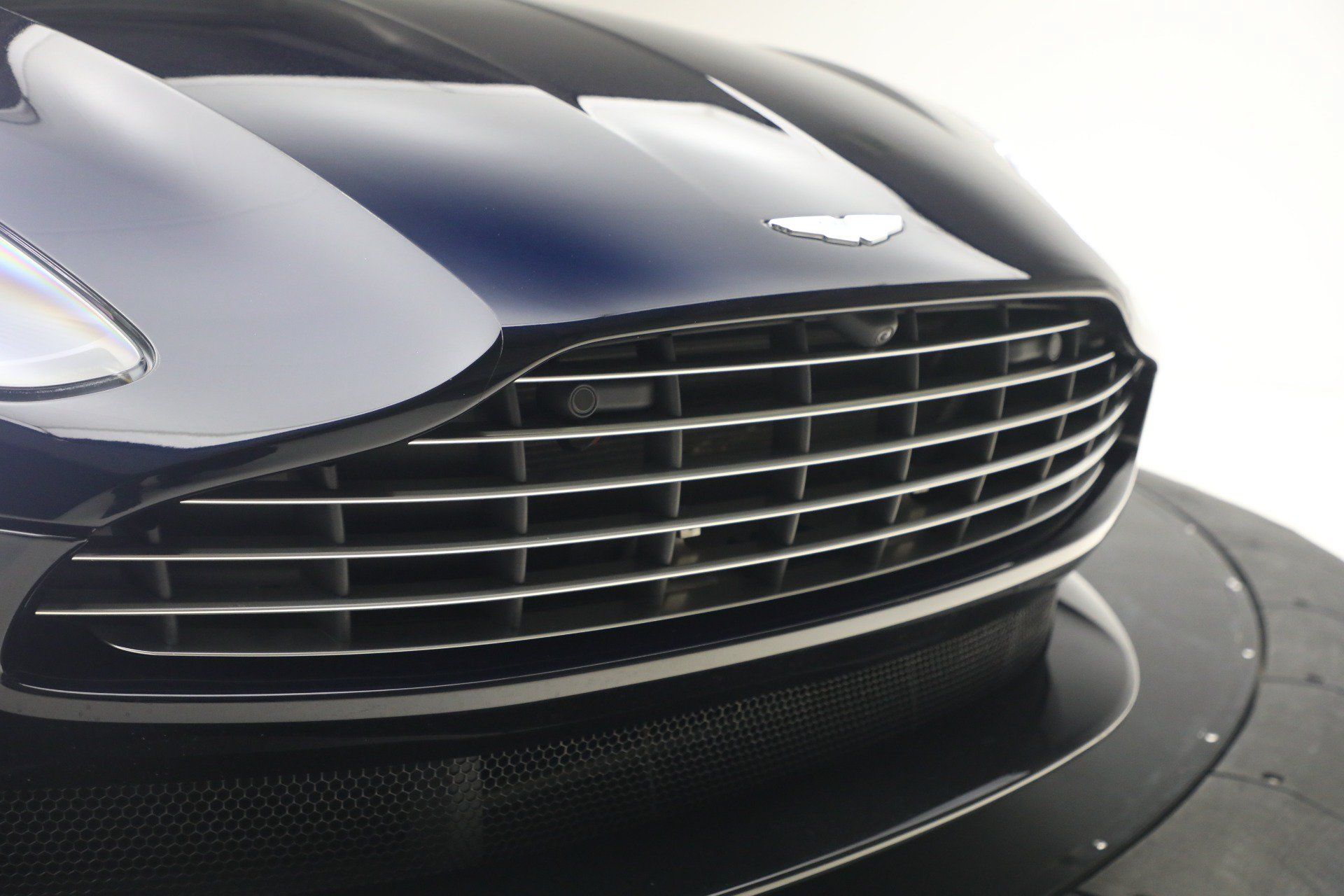 Used 2019 Aston Martin DB11 Volante RWD image 27