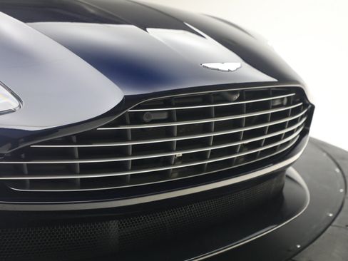 Used 2019 Aston Martin DB11 Volante RWD image 27