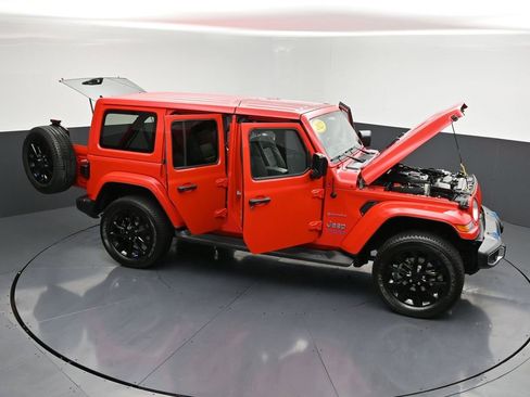 Used 2022 Jeep Wrangler Unlimited Sahara w/ Cold Weather Group image 31