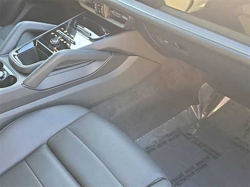 Used 2025 Porsche Cayenne image 19