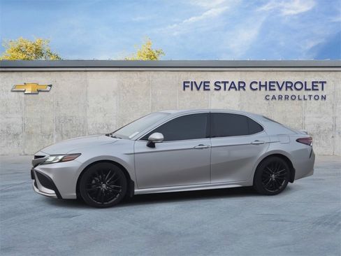 Used 2022 Toyota Camry XSE image 4