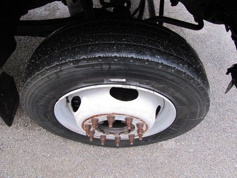 Used 2015 Ford F550 2WD Regular Cab Super Duty image 17