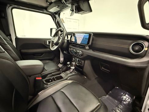 Used 2024 Jeep Wrangler Sahara w/ Technology Group image 17