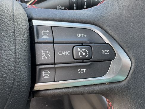 Used 2025 Jeep Compass Trailhawk AWD/4WD image 30