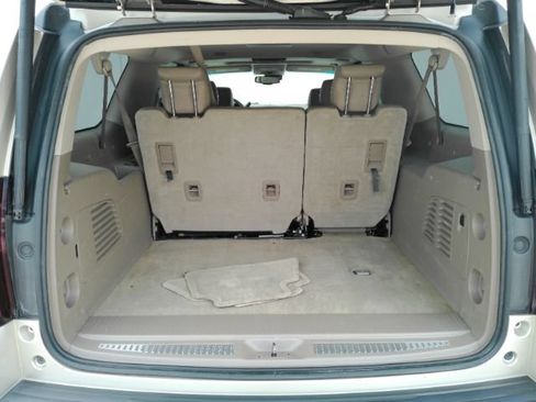 Used 2016 Chevrolet Suburban LT RWD image 29