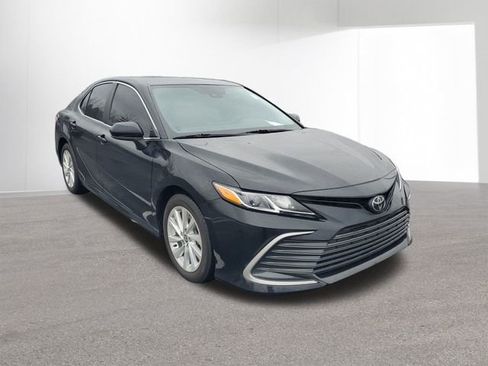 Used 2023 Toyota Camry LE image 12