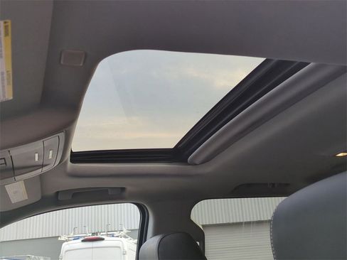 Certified 2019 Chevrolet Suburban LT w/ Luxury Package image 17