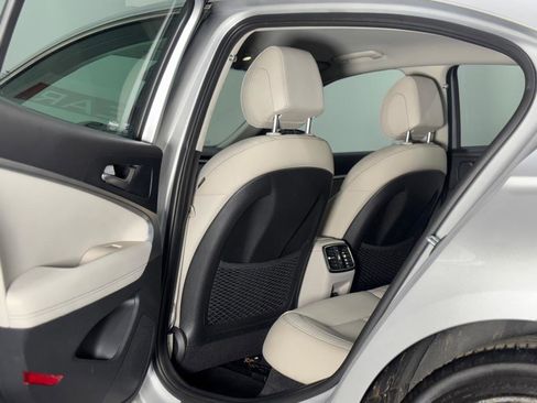 Used 2019 Genesis G70 2.0T Advanced image 12