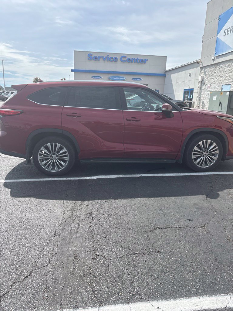 Used 2021 Toyota Highlander Platinum AWD/4WD image 8