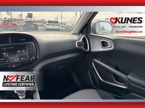 Used 2025 Kia Soul LX image 40