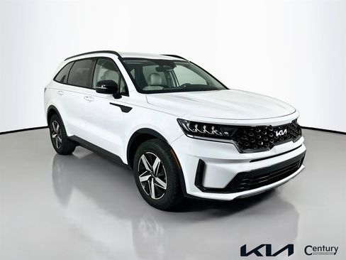 Certified 2023 Kia Sorento S image 3