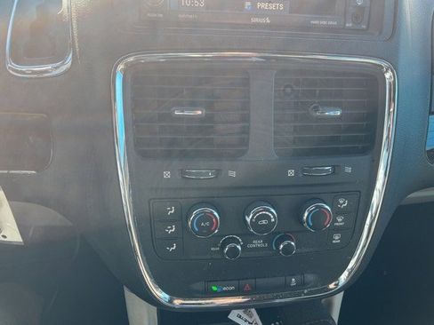 Used 2017 Dodge Grand Caravan SXT image 22